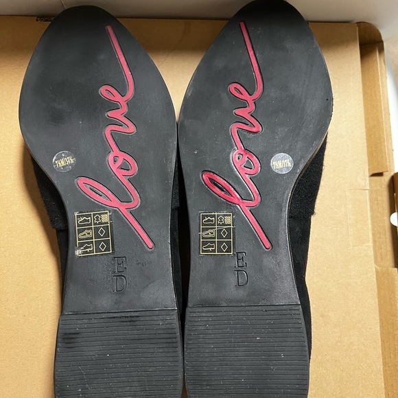 ED Ellen Degeneres Karlin black flat slip on shoe. Size 7.5 - Picture 4 of 9